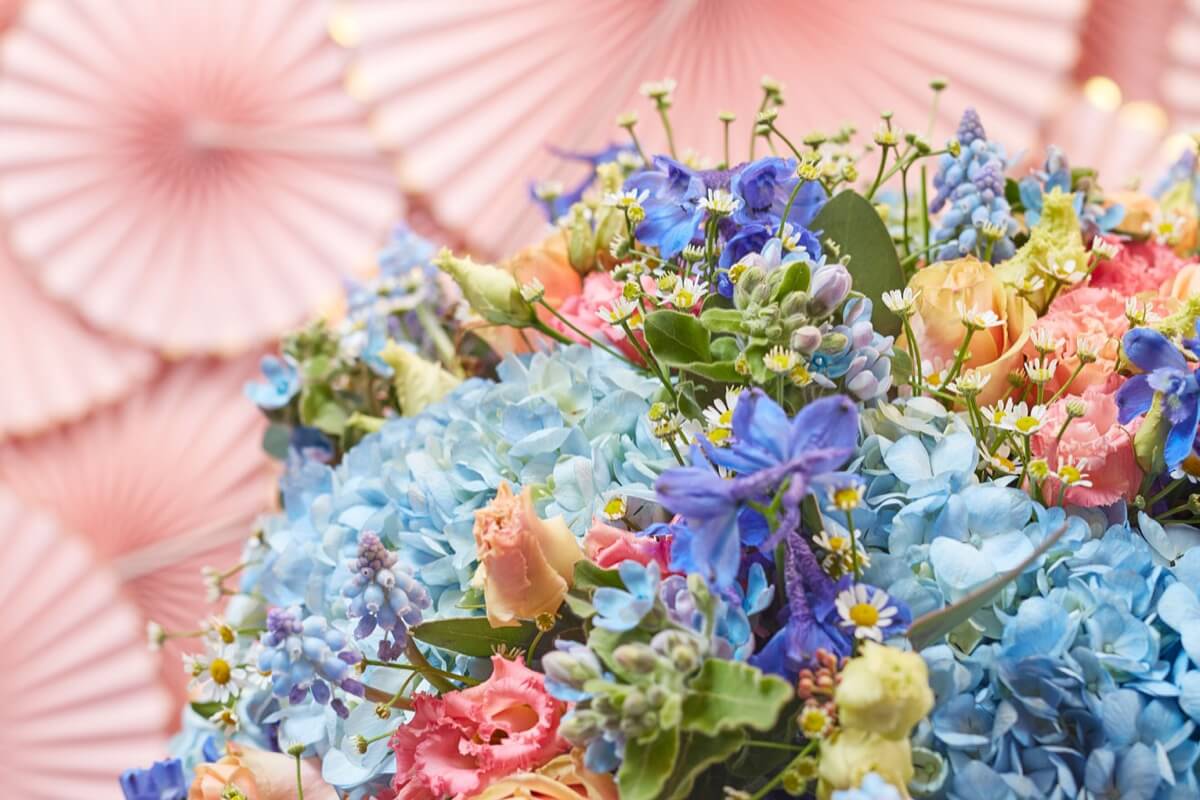A beautiful display of flowers in pastel colours